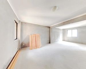 全新毛坯 格局通透 视野开阔 采光充足