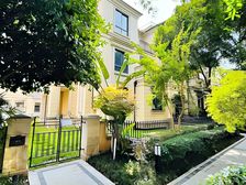 凡尔赛一期联排别墅 3+2结构 带地下室与花园 急售