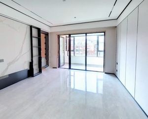 万科洋房 70年产权 精装修 带两个车位 看房方便提前联系