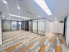 大望路万达广场 245平 新装修特价 高区双面采光 随时可看