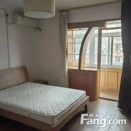 老山西里中间楼层超值两居室出租