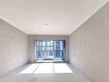 北龙湖洋房,大平层四房,户型好 纯玻璃幕大墙 急卖