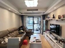 地铁口三房 精装修 满五 住房 89平 看房方便 有钥匙