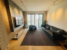 徐家汇烫金地 超大阳台 送全屋精装 急售 价格可谈 房龄超新