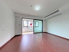 精装修3房 超低单价 还送一个车位 房东诚心出售 随时看房