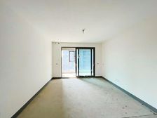 高铁站旁次新现房一梯一户 诚心出售,大四房,房本在手