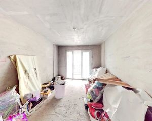 月亮岛正地铁口,龙湖天街大型商场旁,地段佳,南北通