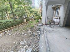 一楼带前后花园,五房二厅三阳台,安静不吵可种菜,养花