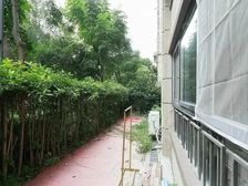地铁口旁 次新洋房1楼 送35平花园60平地下室 满五有车位