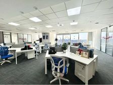 万通中心 精装修 带家具 高区 东大桥地铁站 采光好特价房