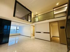 新上!金融高新区地铁口 楼下万达 可带租3500 有证