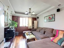 近新村路地铁站500米 02年商品房 飞机户型 带露台