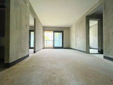 礼嘉旁!有40平花园!板式洋房 4房2卫 5折出!