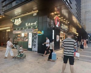 麓谷林语地铁口!茶颜悦色拐角临街门面!成熟夜市小吃街!