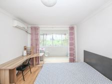 新出独栋三房,位置安静,停车方便,书包未用,近地铁,拎包入住