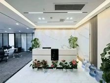 个人业主丨武汉商务区丨泛海国际SOHO城丨电梯口丨350平丨