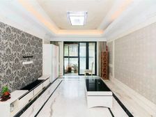 电梯房,一梯两户,南北通透,繁华地段,小区入口附近,巴洛克风