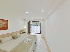 新上精装修未住 送20平搭好天井 看房随时方便 小区中间位置