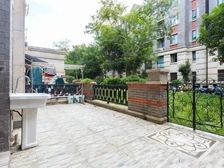 送超大院子的品质小区房子出售 房东急售送家具家电 带产权车位