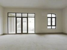 海尔绿城全运村玺园 三面环山 坐北朝南 院子