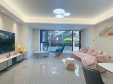 端户大花园急卖,随时看房,价格可谈拎包入住