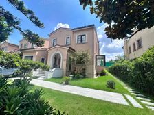 大虹桥次新别墅,装修好,花园还不错的类独栋