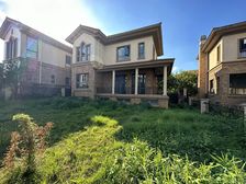 湾里半山大双拼,前后大花园,全明地下室,出口近,直降百万