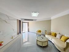 临解放碑步行街,户型方正,采光好。全新精装修,拎包入住