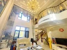 真 实!亲戚房子!带双车位 带300平大花园 英式高端别墅