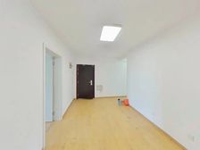 业主刚挂牌.12号口。三房.满五 商圈成熟 价格好还价