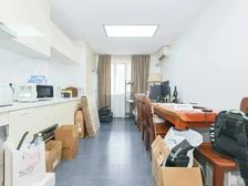 金沙江路地铁站旁,南北两房厅朝南,送阁楼,精装修