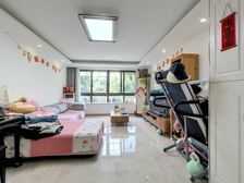 洋房3楼+港式品质大宅+南北对流+目之所及一片绿意盎然