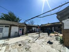 西城区什刹海银锭桥 一套需要翻新的四合院