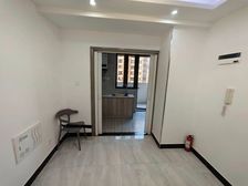 精装两房,户型已改好,干湿分离,中层采光通风好,周边配置齐全