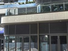 弹子石步行街商业门面 业态无限制 水电气烟道都有 商圈铺