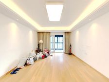 万科金域滨江 南北通透,采光好 装修好,环镜优美 视野好,诚心出售