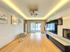 万科精装三房,交通便利,户型方正