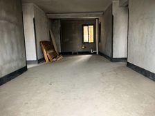 万达旁109平 南 三房带车位37万