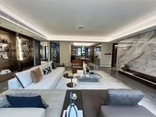 保利·珑誉 3室2厅2卫 毛坯 340万元 130平米