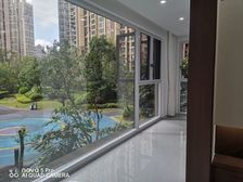 麓湖国际全新装修未入住四房南北通透视野开阔 只要49万