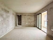 观月轻轨站 3房2卫 轻轨门口 商业门口