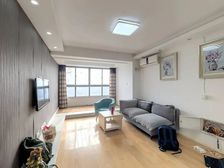 地铁14号线,南北通两房,精装修,可拎包入住。