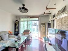 顶楼大复式,带50平大露台,南北通,一梯两户,得房率高。