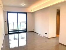 朝安地铁口,首付20万。送车位!业主急售,随时看房,低于市场