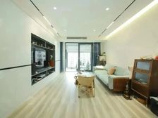 全新装修一年,家装全送,大金空调地暖,高楼层,拎包入住!