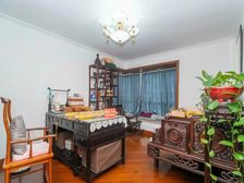 您很挑剔,这套房子可以满足功成名就的您