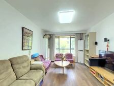 小区中间位置 南北通户型好 看房方便 诚意出售,推窗见绿