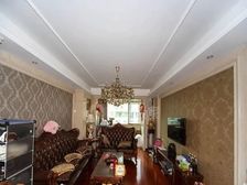 杨浦内环内顶楼复式三房,带产权车位加露台,满五,低于市场价!