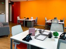 近地铁口上海中心 1人专属办公卡位 SPACES联合办公