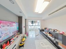 佘山 房龄新 高楼层视野无遮挡 双卫格局 停车方便 南北通透